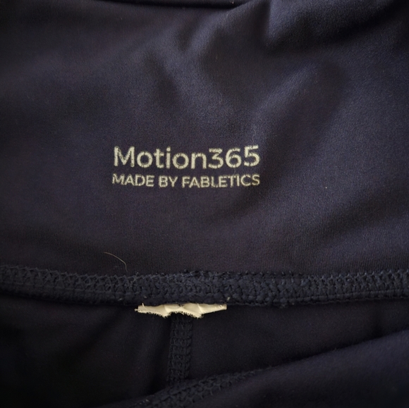 Fabletics Women's Motion 365 Dark Blue Leggings Size Small - Picture 2 of 5